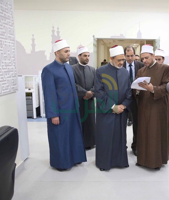 الإمام الأكبر يقوم بجولة تفقدية في مركز الأزهر العالمي للرصد والفتوى الإلكترونية 