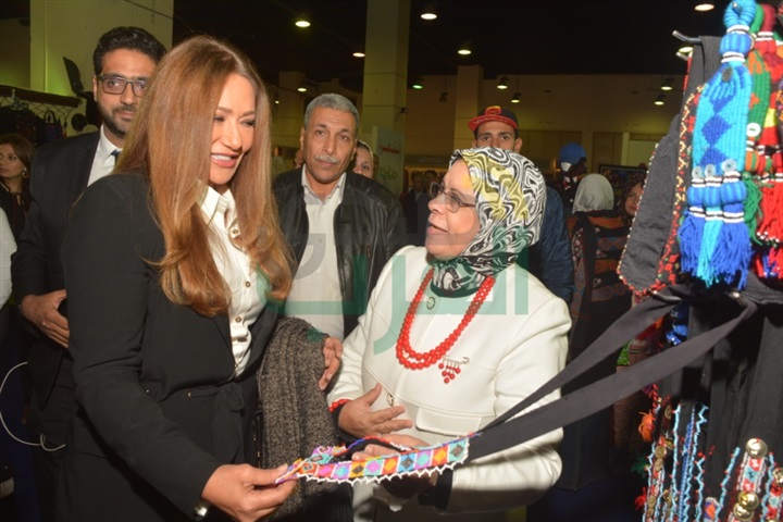 ليلى علوي تزور " ديارنا" وتدعو الجمهور إلى دعم سيناء من خلال شراء منتجاتها ليلى علوي تزور " ديارنا" وتدعو الجمهور إلى دعم سيناء من خلال شراء منتجاتها
