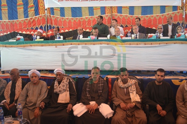 محافظ قنا يشهد جلسة صلح القودة بين عائلتي "قنديل" و"علاء الدين" بمركز قوص