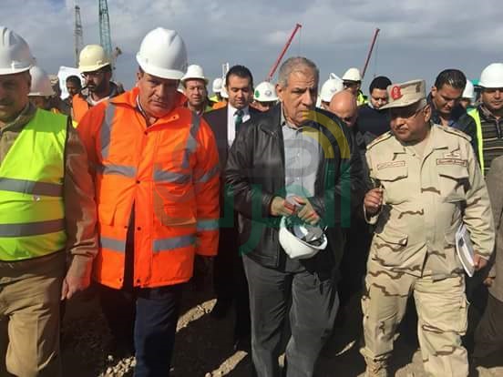 محلب ومستشار الرئيس للتخطيط يتفقدان مشروع أنفاق بورسعيد