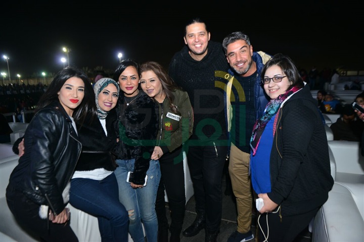 بالصور .. الجمهور يتحدي برودة الجو ويتوافد بالآلاف على حفل حماقي ب ٦أكتوبر بالصور .. الجمهور يتحدي برودة الجو ويتوافد بالآلاف على حفل حماقي ب ٦أكتوبر