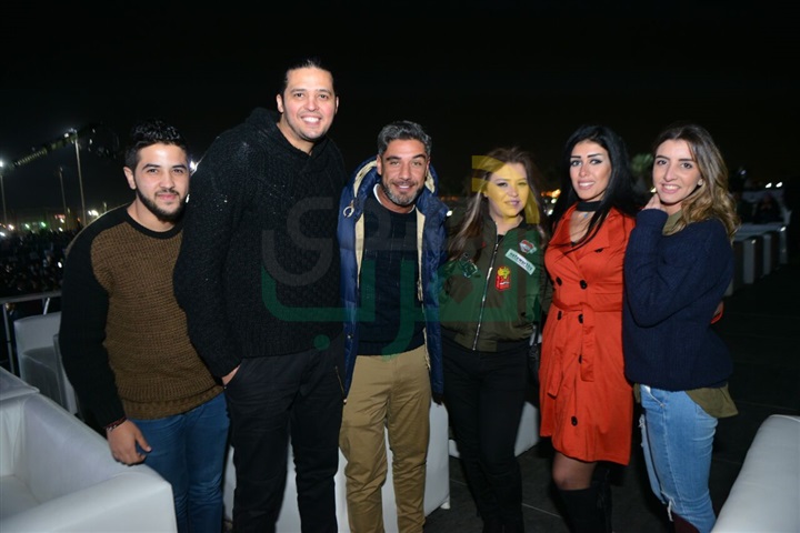 بالصور .. الجمهور يتحدي برودة الجو ويتوافد بالآلاف على حفل حماقي ب ٦أكتوبر بالصور .. الجمهور يتحدي برودة الجو ويتوافد بالآلاف على حفل حماقي ب ٦أكتوبر