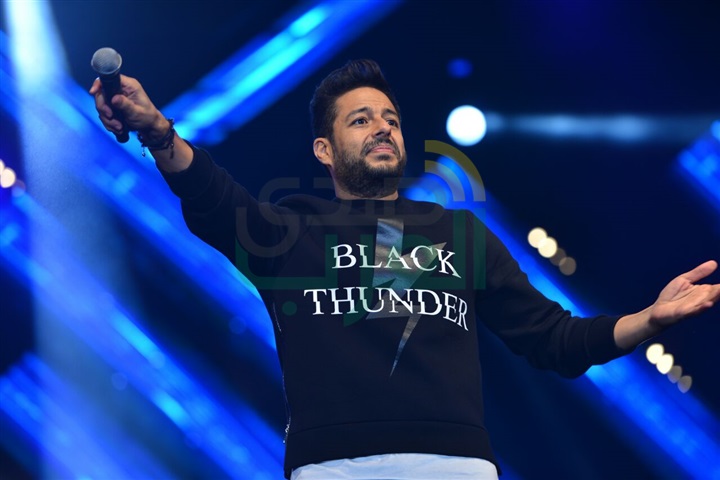 بالصور .. الجمهور يتحدي برودة الجو ويتوافد بالآلاف على حفل حماقي ب ٦أكتوبر بالصور .. الجمهور يتحدي برودة الجو ويتوافد بالآلاف على حفل حماقي ب ٦أكتوبر
