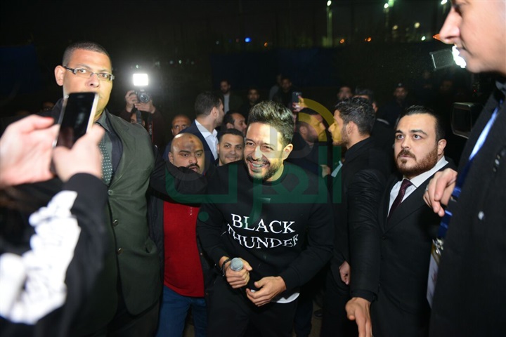 بالصور .. الجمهور يتحدي برودة الجو ويتوافد بالآلاف على حفل حماقي ب ٦أكتوبر بالصور .. الجمهور يتحدي برودة الجو ويتوافد بالآلاف على حفل حماقي ب ٦أكتوبر