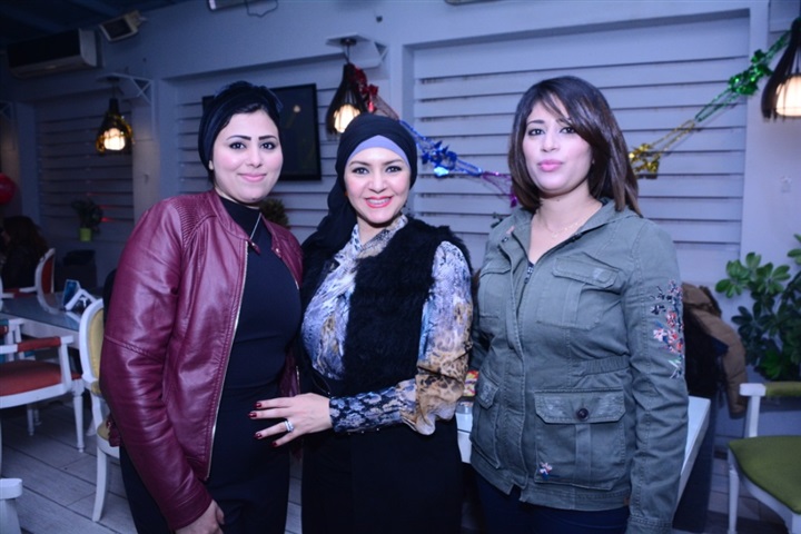 بالصور.. احتفال السيناريست أحمد عاشور بعيد ميلاد زوجته الفنانة عايدة غنيم