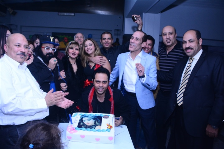 بالصور.. احتفال السيناريست أحمد عاشور بعيد ميلاد زوجته الفنانة عايدة غنيم