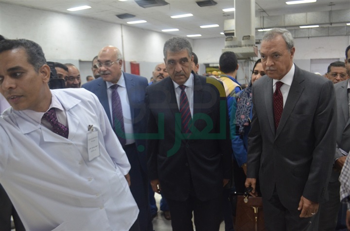 وزير قطاع الأعمال العام ومحافظ قنا يتفقدان المرحلة الأولي لتطوير مصنع غزل قنا