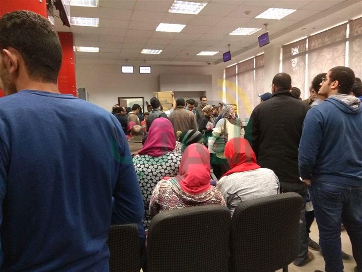 زحام وتكدس داخل سنترال بنها الرئيسي بعد فيرس الروترات