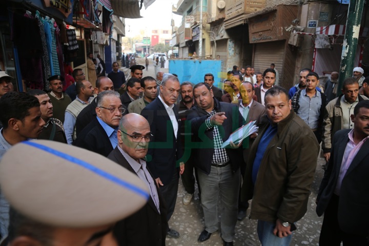 محافظ قنا يتفقد مشروعات مياه الشرب والصرف الصحى بمدينة فرشوط