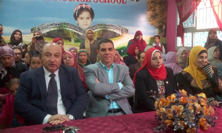 تعليم بنها يفتتح معرض "مدرستي جميلة" بمدرسة أحمد زويل 