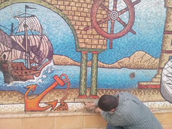 جداريات من الفسيفساء والأزملتو والأوبلين الزجاجيين علي كورنيش حي وسط 
