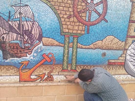 جداريات من الفسيفساء والأزملتو والأوبلين الزجاجيين علي كورنيش حي وسط 