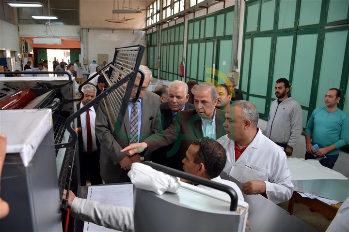 محافظ القليوبية يتفقد مطبعة المدارس الفنية بحي شرق شبرا الخيمة