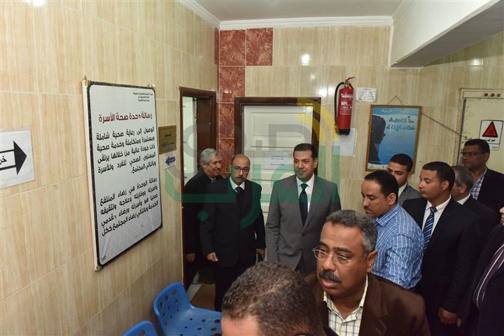 محافظ أسيوط يتفقد مركز الصحي الحضري وعلاج الفيروسات الكبدية بمديرية الصحة