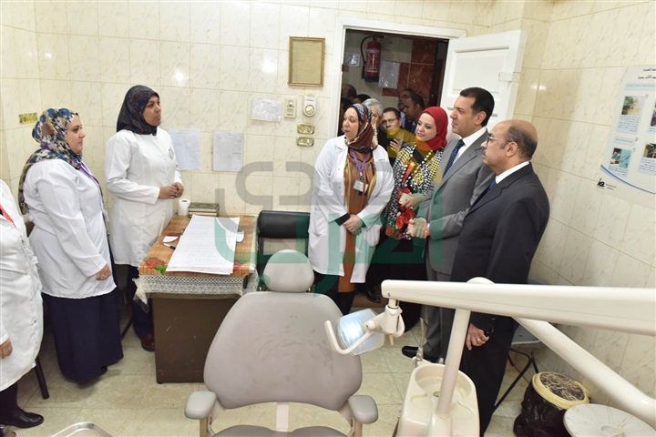 محافظ أسيوط يتفقد مركز الصحي الحضري وعلاج الفيروسات الكبدية بمديرية الصحة