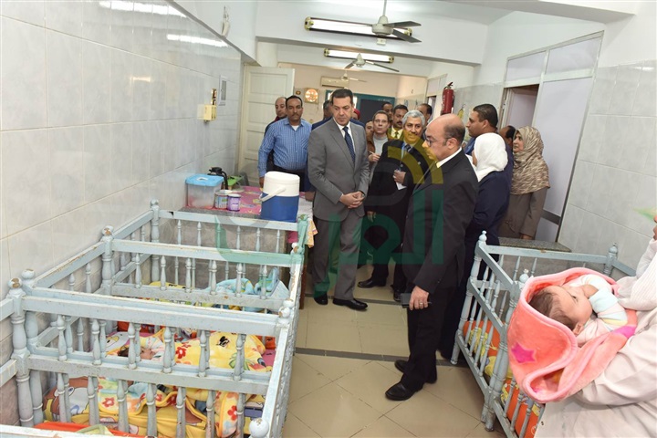 محافظ أسيوط يتفقد مركز الصحي الحضري وعلاج الفيروسات الكبدية بمديرية الصحة