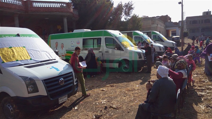 بالصور.."مستقبل وطن" و"عشان تبنيها" ينظمان 3 قوافل طبية لعلاج 2700 حالة بكفر الشيخ