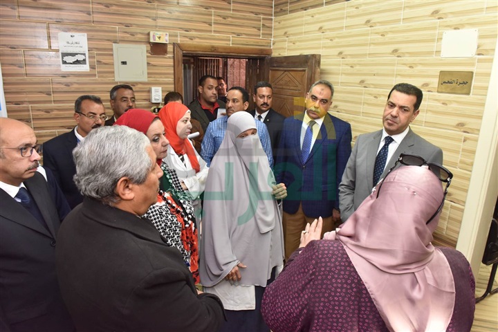محافظ أسيوط ووكيل الصحة يتفقدان مركز الإرشاد الوراثي والكشف عن الإيدز