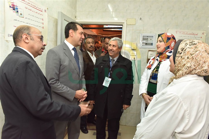 محافظ أسيوط ووكيل الصحة يتفقدان مركز الإرشاد الوراثي والكشف عن الإيدز