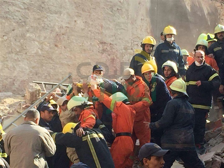بالصور.. التفاصيل الكاملة لحادث انهيار 3 عقارات بـ«روض الفرج»