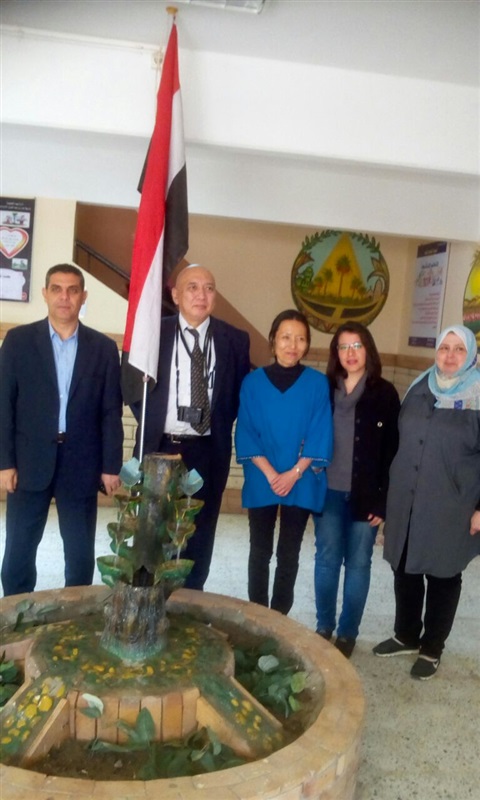 بالصور.. زيارة وفد ياباني لمدرسة عمر بن العزيز ببنها  