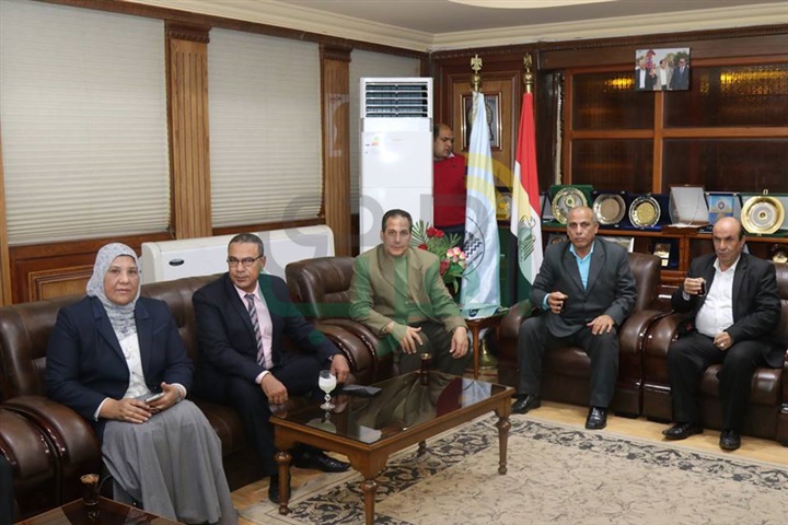 بالصور.. محافظ كفرالشيخ ومساعد وزير المالية يبحثان تفعيل ميكنة الوحدات الحسابية والدفع الإلكترونى 