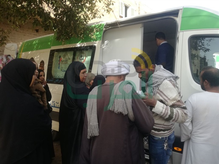 علاج 1500 مواطنا بالمجان وتوزيع 3 أطنان لحوم في قوافل علشان تبنيها بقنا