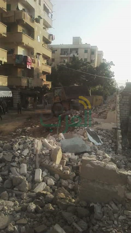 رفع نواتج إزالة البناءات والتعديات المخالفة بمنطقة طابا بأبي قير بنطاق المنتزه ثان