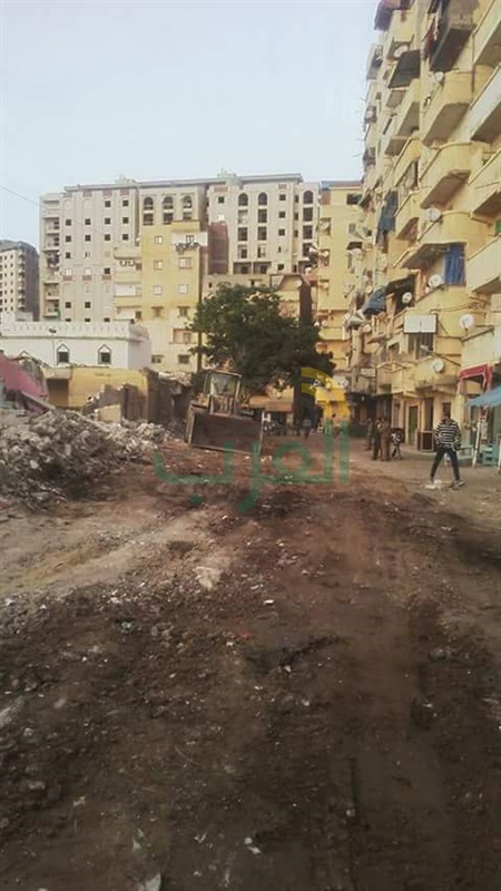 رفع نواتج إزالة البناءات والتعديات المخالفة بمنطقة طابا بأبي قير بنطاق المنتزه ثان