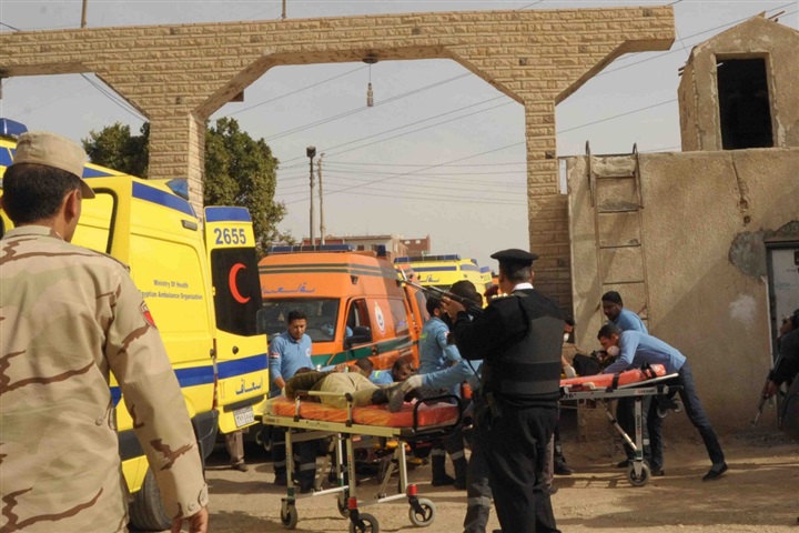 بالصور.. لليوم الثاني على التوالي محافظ الأقصر وقائد قوات الدفاع الشعبي يشهدا العملية صقر 21