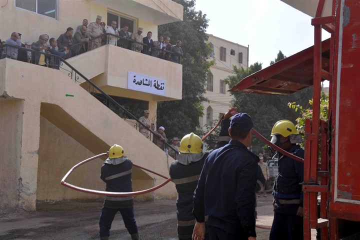 بالصور.. لليوم الثاني على التوالي محافظ الأقصر وقائد قوات الدفاع الشعبي يشهدا العملية صقر 21