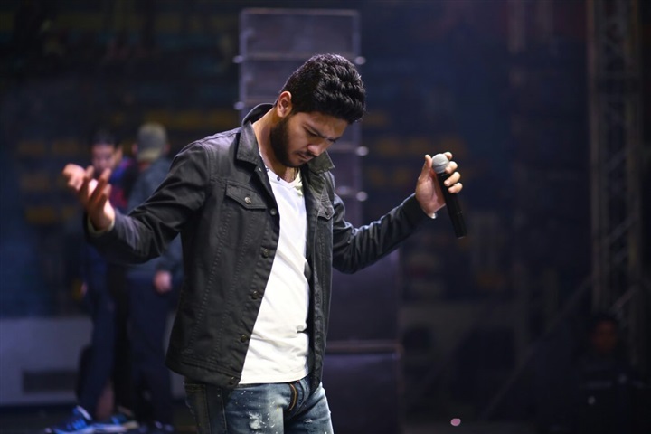 بالصور.. محمد شاهين يُحيي حفل شبابي بنادي مدينة نصر بالصور.. محمد شاهين يُحيي حفل شبابي بنادي مدينة نصر