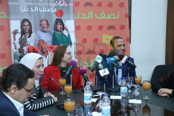 بالصور.. تكريم أبطال مسلسل عأئلة زيزو من مجله نص الدنيا بالصور.. تكريم أبطال مسلسل عأئلة زيزو من مجله نص الدنيا