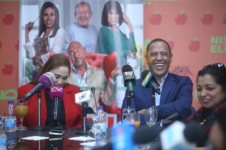 بالصور.. تكريم أبطال مسلسل عأئلة زيزو من مجله نص الدنيا بالصور.. تكريم أبطال مسلسل عأئلة زيزو من مجله نص الدنيا