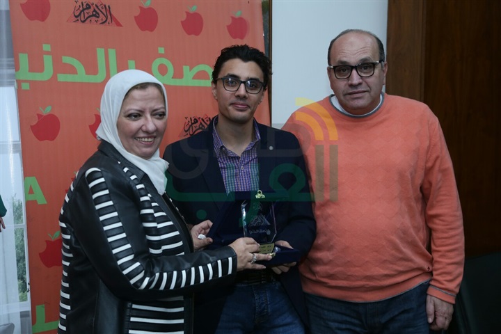 بالصور.. تكريم أبطال مسلسل عأئلة زيزو من مجله نص الدنيا بالصور.. تكريم أبطال مسلسل عأئلة زيزو من مجله نص الدنيا