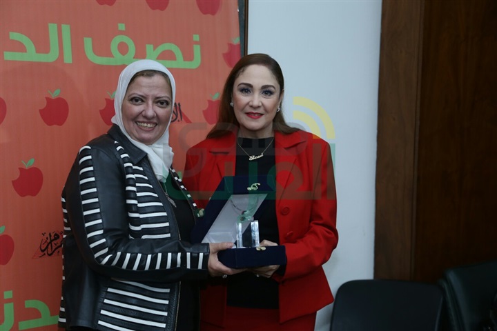 بالصور.. تكريم أبطال مسلسل عأئلة زيزو من مجله نص الدنيا بالصور.. تكريم أبطال مسلسل عأئلة زيزو من مجله نص الدنيا
