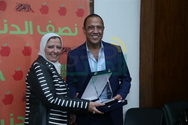 بالصور.. تكريم أبطال مسلسل عأئلة زيزو من مجله نص الدنيا بالصور.. تكريم أبطال مسلسل عأئلة زيزو من مجله نص الدنيا