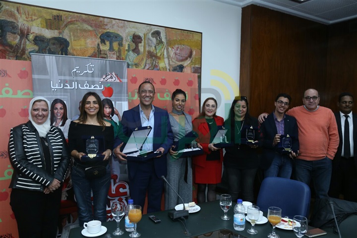 بالصور.. تكريم أبطال مسلسل عأئلة زيزو من مجله نص الدنيا بالصور.. تكريم أبطال مسلسل عأئلة زيزو من مجله نص الدنيا