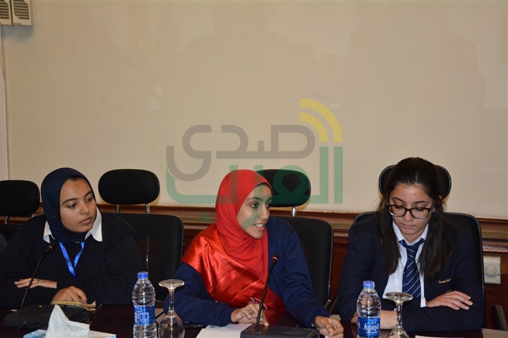 شوقي: في حوار مفتوح مع طلاب المدارس لمناقشة مشكلات التعليم وكيفية التطوير 