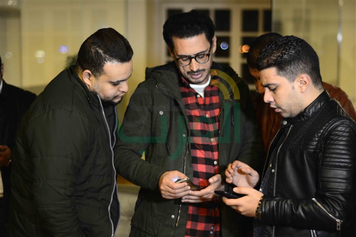 بالصور.. أحمد عيد وأيتن عامر أثناء تصوير أفيش فيلم "خلاويص"