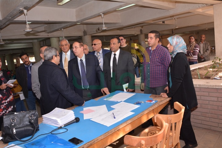 رئيس جامعة أسيوط يتفقد أعمال امتحانات الفصل الدراسي الأول