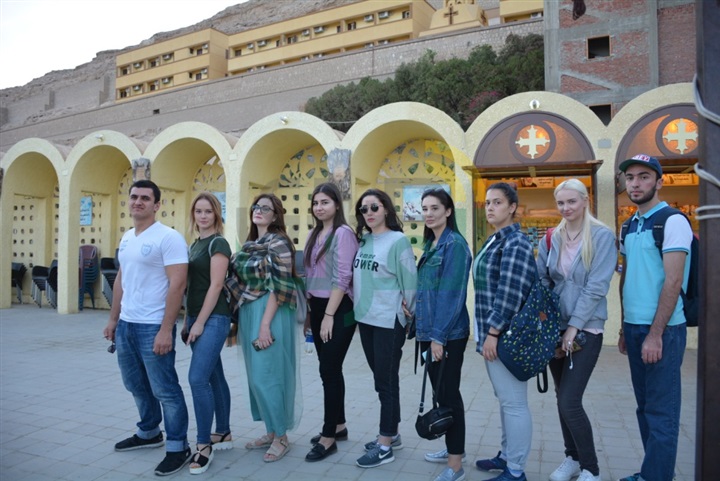 جامعة أسيوط تنظم زيارة لضيوفها من الطلاب الروس إلى دير السيدة العذراء