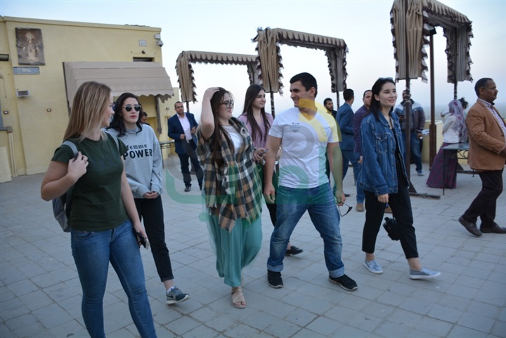 جامعة أسيوط تنظم زيارة لضيوفها من الطلاب الروس إلى دير السيدة العذراء