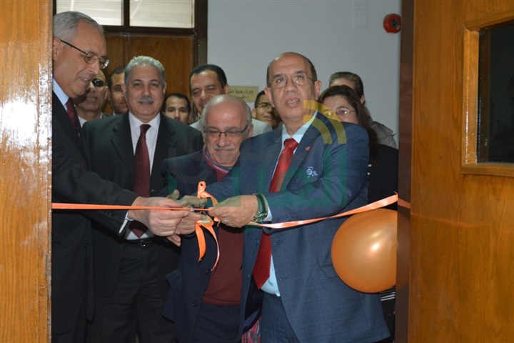 رئيس جامعة أسيوط يفتتح المقر الوطنى الأول لشبكة تثقيف الأقران وتنمية المهارات 