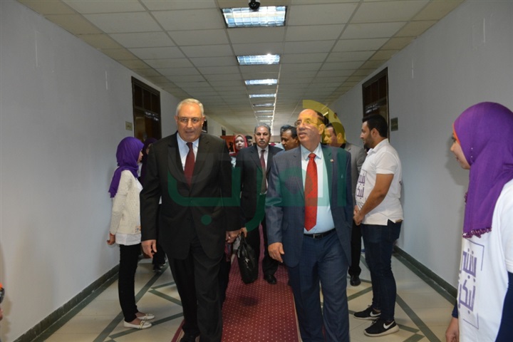 رئيس جامعة أسيوط يفتتح المقر الوطنى الأول لشبكة تثقيف الأقران وتنمية المهارات 