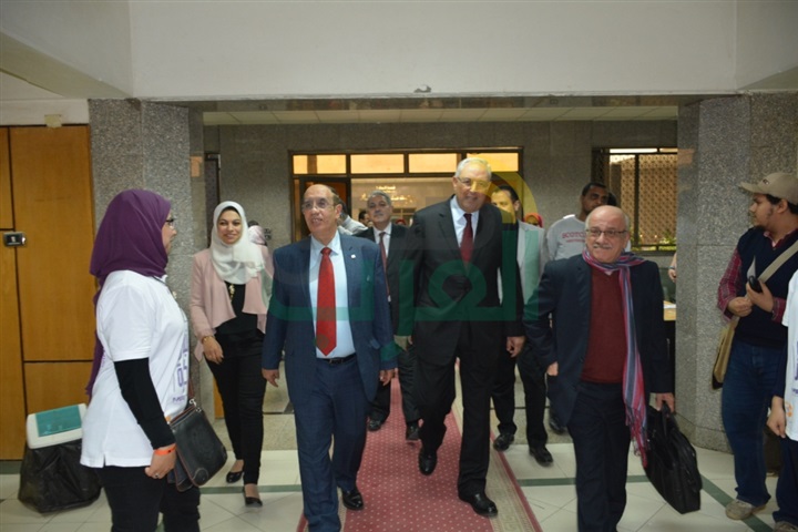 رئيس جامعة أسيوط يفتتح المقر الوطنى الأول لشبكة تثقيف الأقران وتنمية المهارات 