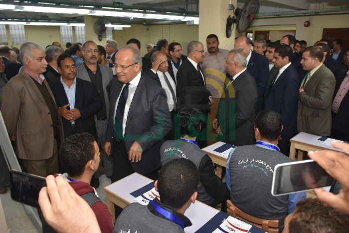 وزير التنمية المحلية ومحافظ الشرقية يفتتحان وحدة "شغلك في قريتك" بقرية طحا المرج بديرب نجم