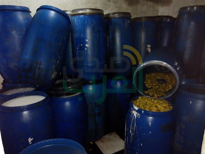 بالصور...ضبط 20 طن مخلالات فاسدة  و 5 طن ملح غير صالح في مصنع بكفر الشيخ