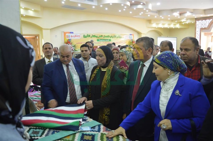 بالصور.."نصر" و"جامع" يكرمان 22 متدربًا خلال مؤتمر الشباب للعمل الحر بكفر الشيخ
