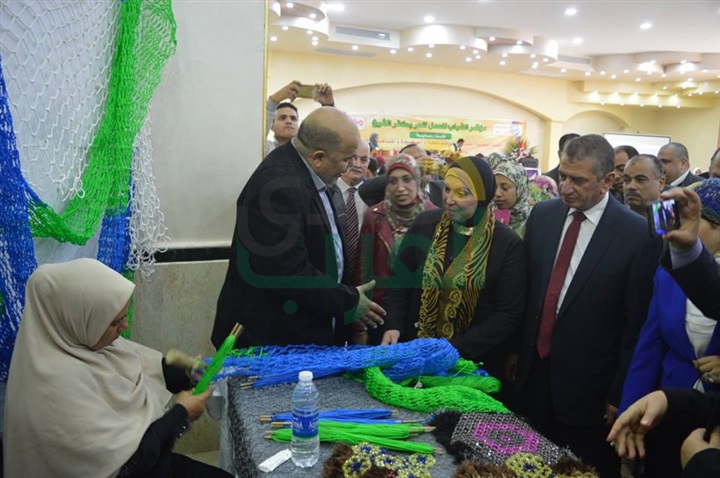 بالصور..."نصر" و " جامع " يفتتحان معرض الصناعات الصغيرة والمتوسطة بكفر الشيخ